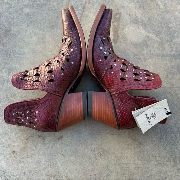 Ariat Dixon Studded Ankle Boots Red Snake Western Cowgirl Size 6.5 NIB - Picture 7 of 13
